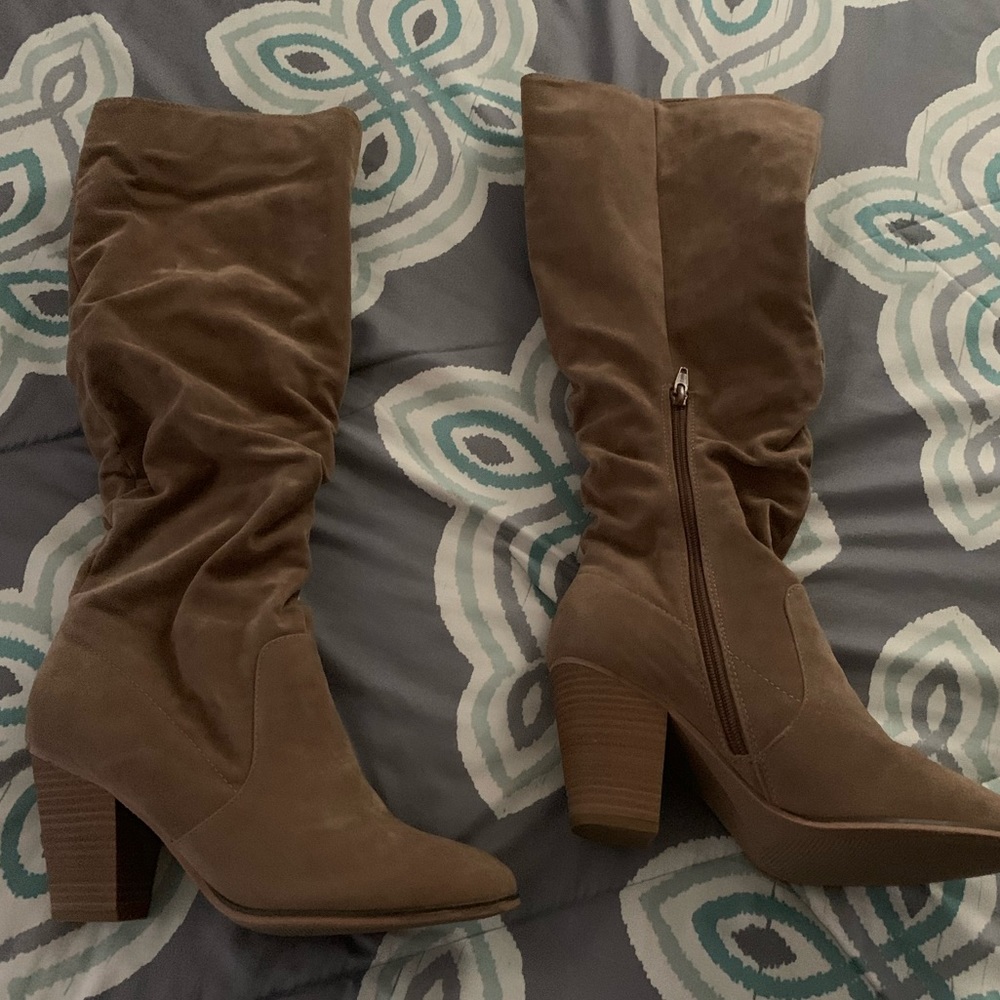 NWOT : soft high heel boots